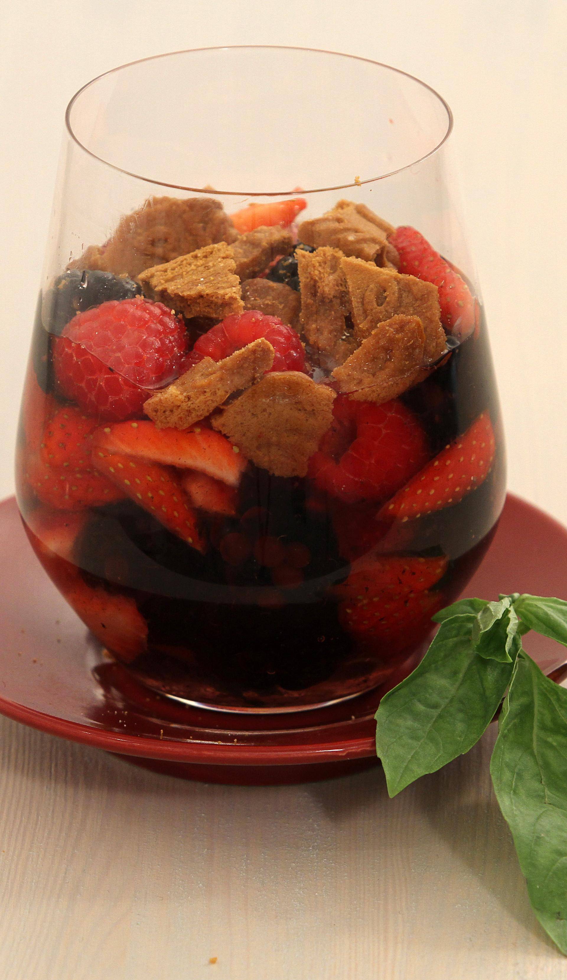 Nage de fruits rouges au basilic - Recette Balance de cuisine | Tefal