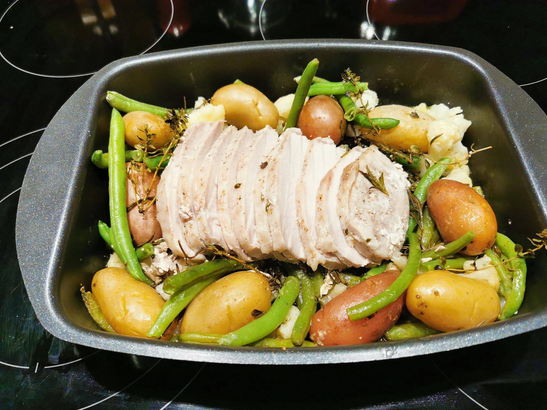 Rôti de porc, pommes de terres grenailles et légumes - Recepten Cake Factory | Tefal